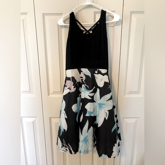 Moyabo sleeveless summer dress. Black and blue floral. Size Medium. - Picture 1 of 2